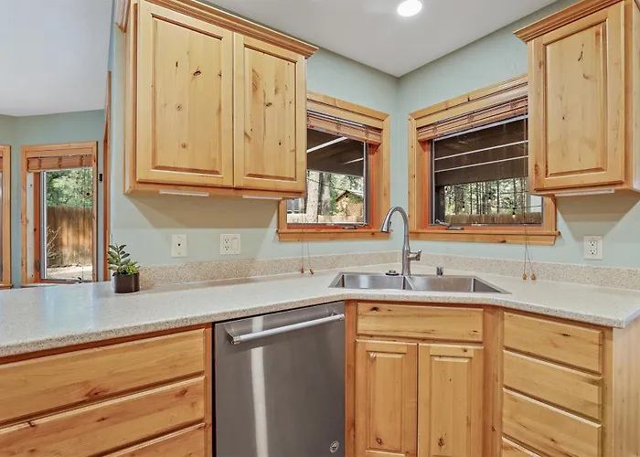 Bluebird Song Prime Location Outdoor Retreat With Fenced Yard And Firepit Holiday home