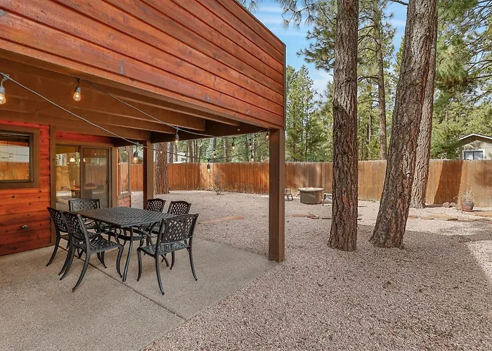 Holiday home Bluebird Song Prime Location Outdoor Retreat With Fenced Yard And Firepit *