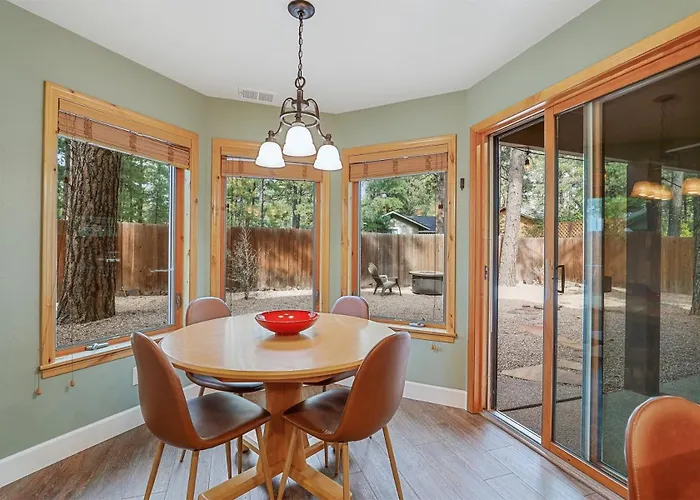 Bluebird Song Prime Location Outdoor Retreat With Fenced Yard And Firepit Holiday home *