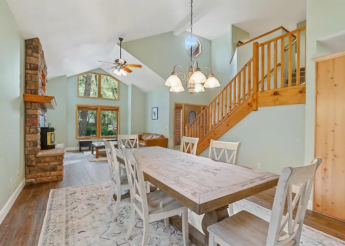 Bluebird Song Prime Location Outdoor Retreat With Fenced Yard And Firepit Holiday home