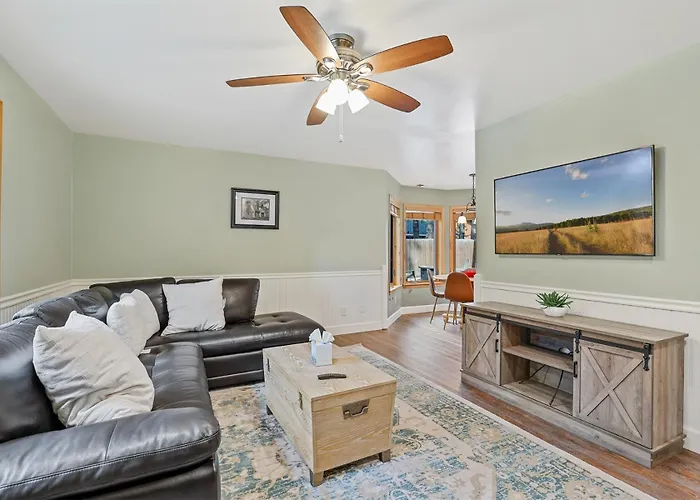 Bluebird Song Prime Location Outdoor Retreat With Fenced Yard And Firepit